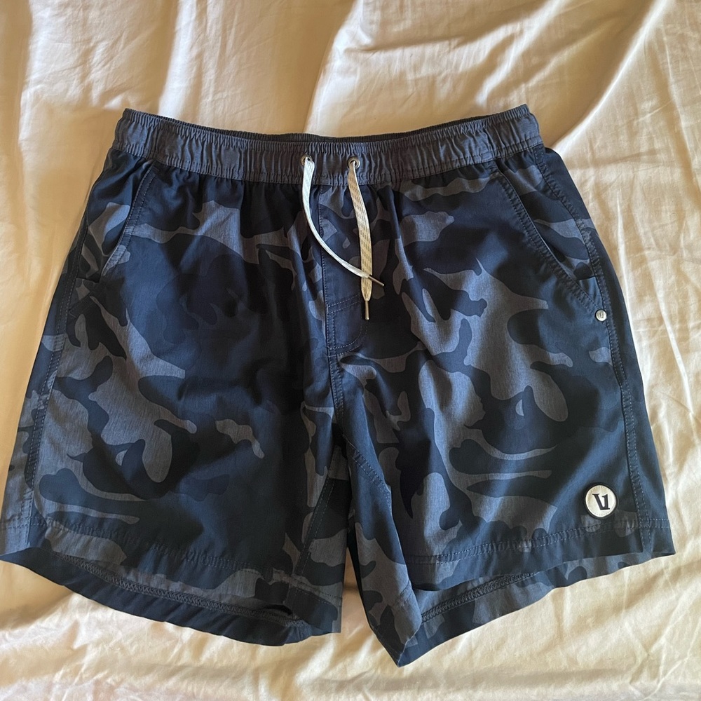 Vuori Kore Short 5”- Blue Water Camo size L